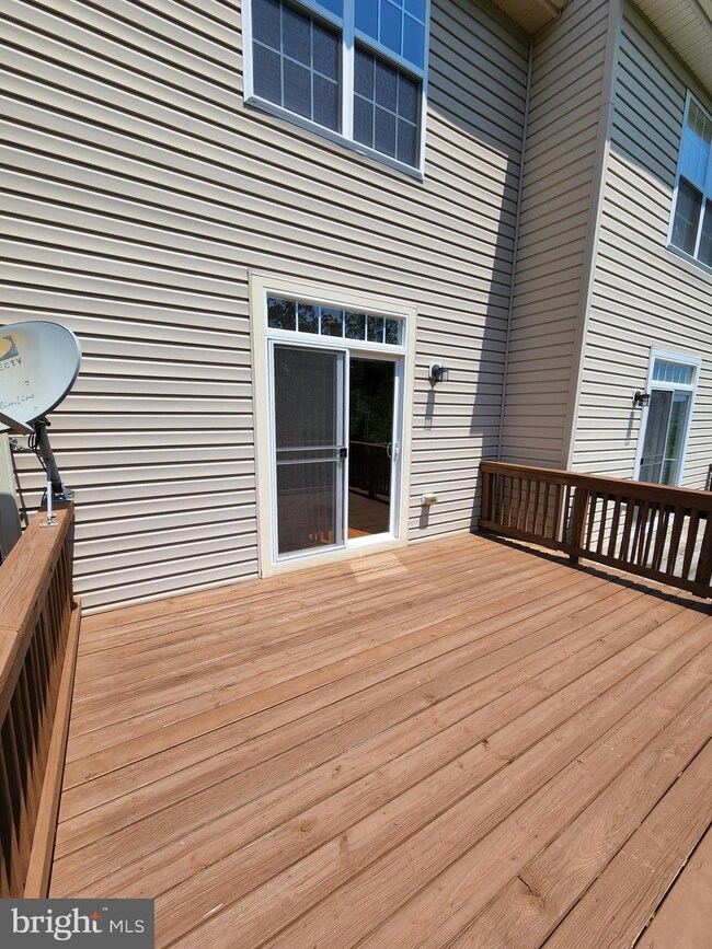 15667 John Diskin Cir, Woodbridge, VA 22191 - photo 5