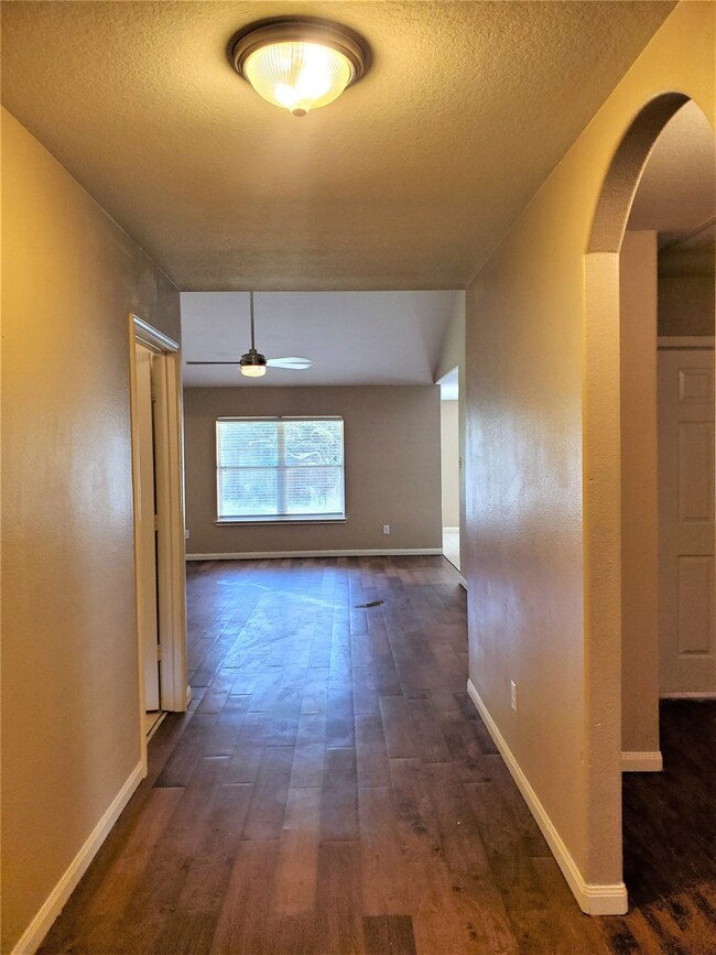 12138 Estelle Ln, Pinehurst, TX 77362 - photo 3