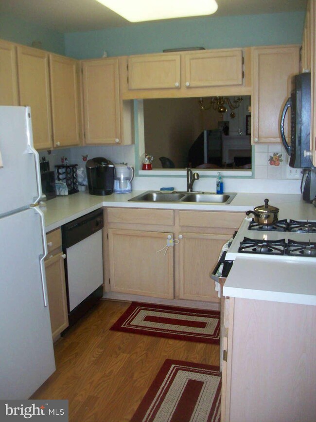 21815 Baldwin Square, Sterling, VA 20164 - photo 3