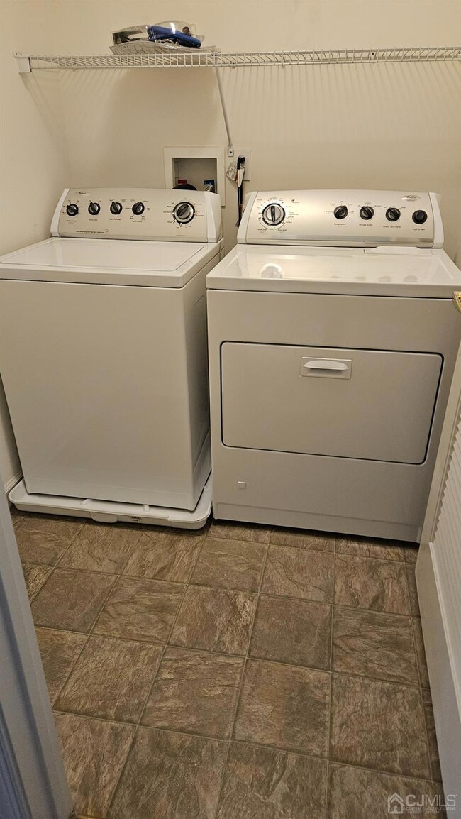 208 Alder Ct unit 208, New Brunswick, NJ 08901 - photo 5