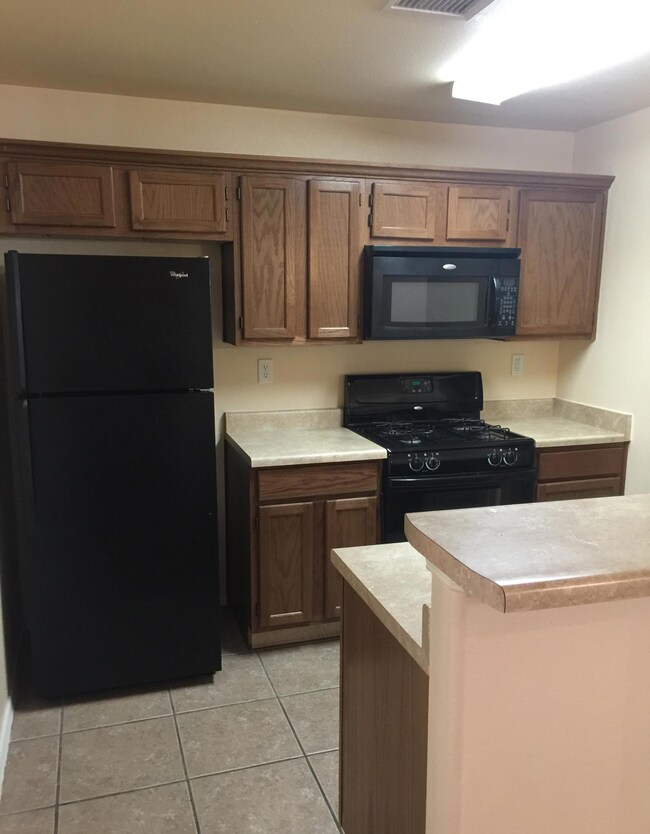 5744 Saluki Dr unit B, El Paso, TX 79924 - photo 3