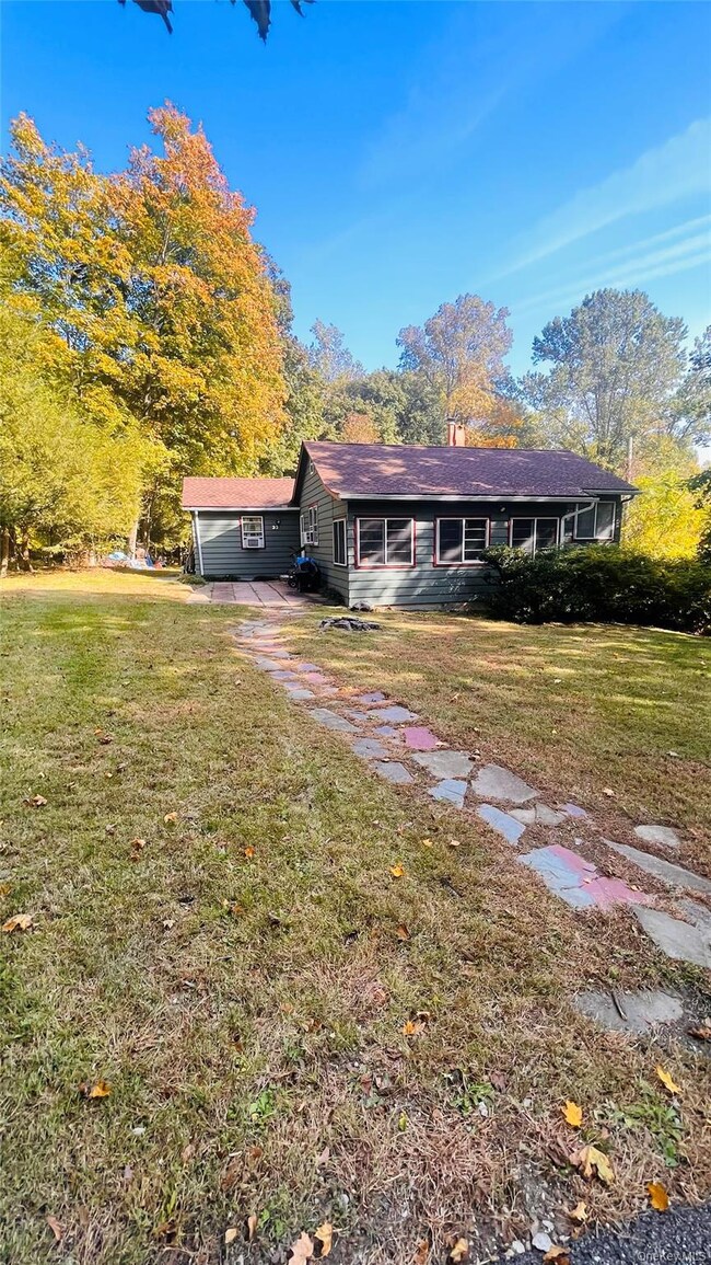 33 Baron de Hirsch Rd, Crompond, NY 10517 - photo 2