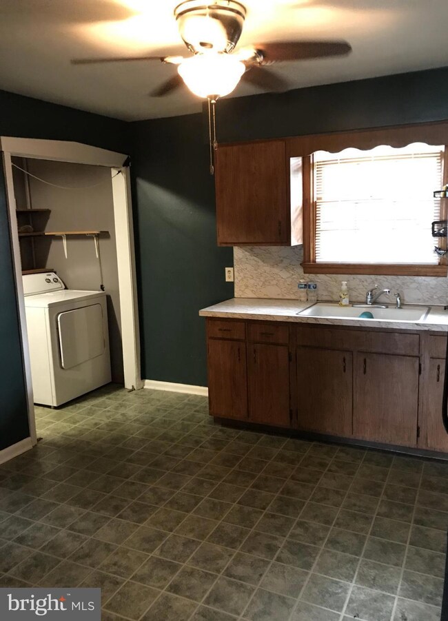 63 Dunn Ln unit B, Pennsville, NJ 08070 - photo 3