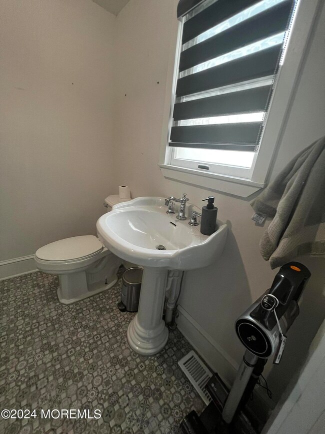 402 W Park Ave, Oakhurst, NJ 07755 - photo 7