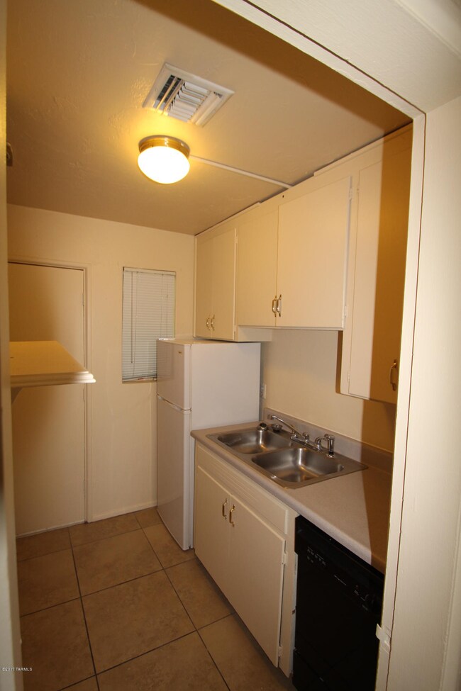 1211 E 9th St unit 4, Tucson, AZ 85719 - photo 3