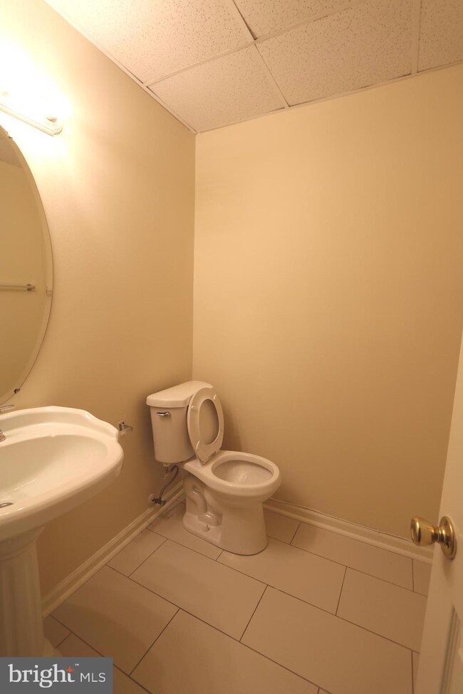 7170 Mahogany Dr, Hyattsville, MD 20785 - photo 5