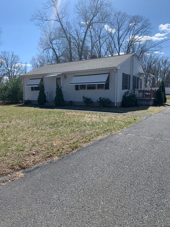 138 Fiberloid St, Indian Orchard, MA 01151 - photo 2