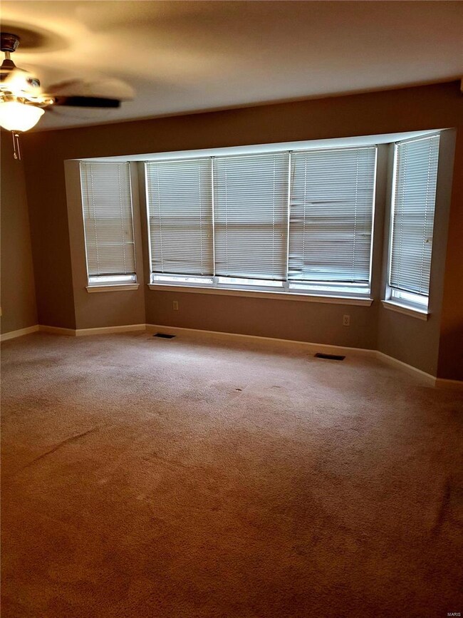 5 Bay window in Family room
