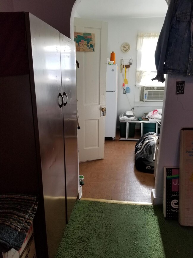 doorway to kitchen<|><|>