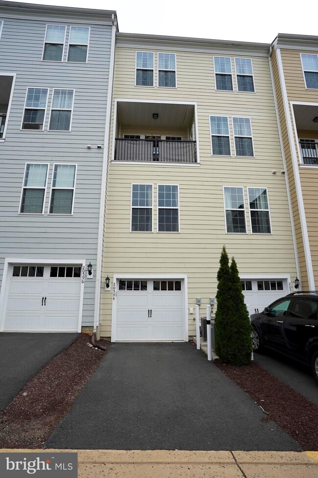 20594 Maitland Terrace unit 14N, Ashburn, VA 20147 - photo 2