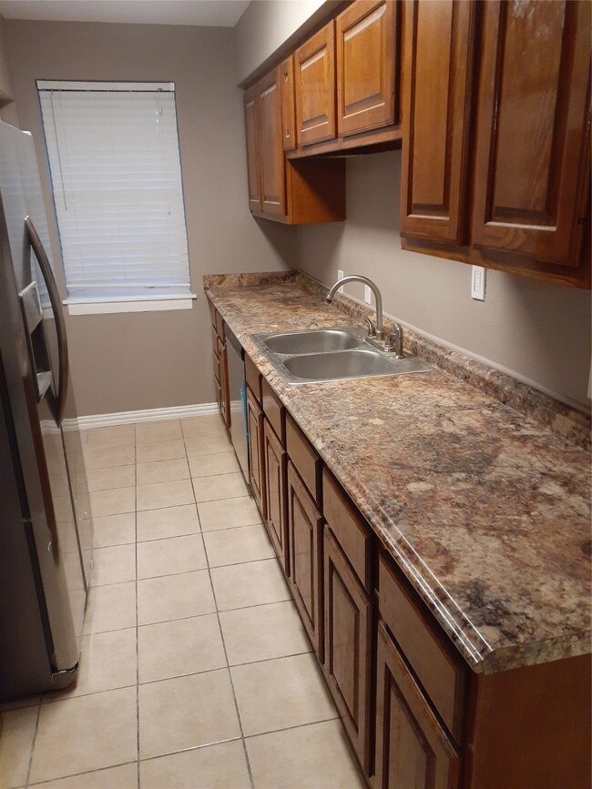 412 Linda Ln, Alvin, TX 77511 - photo 3