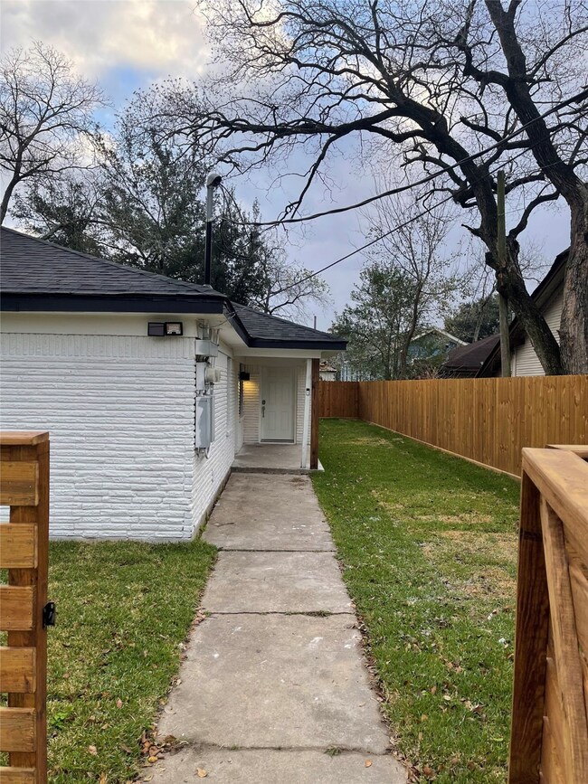 4210 Delhi St, Houston, TX 77022 - photo 2