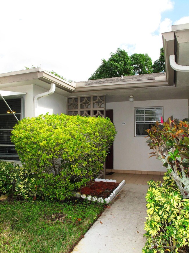 Front view of corner villa (1)