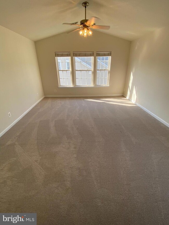 8938 Milford Haven Ct unit B, Lorton, VA 22079 - photo 6