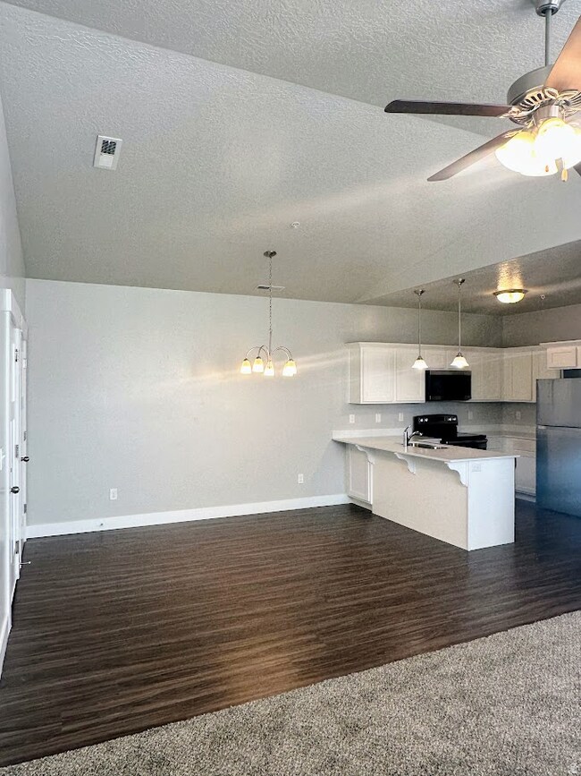 1831 W Newcastle Ln unit D302, Saratoga Springs, UT 84045 - photo 5