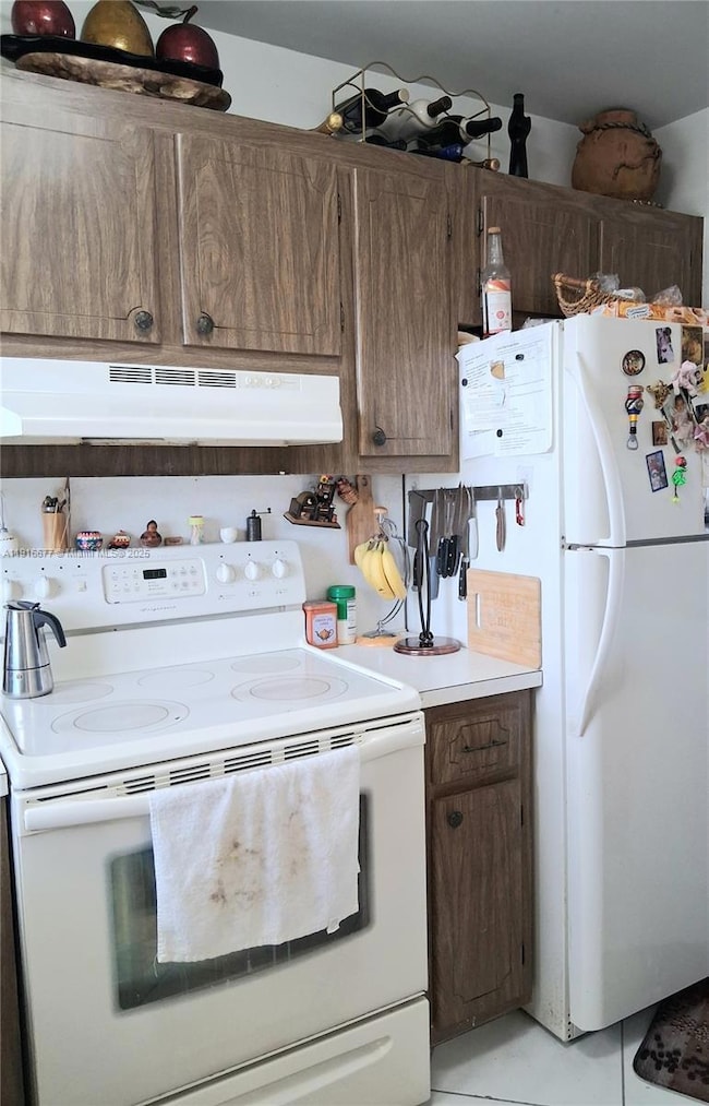 8590 Sunrise Lakes Blvd unit 310, Sunrise, FL 33322 - photo 2