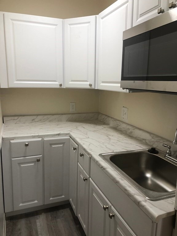 3 Carlstad St unit 3, Worcester, MA 01607 - photo 2