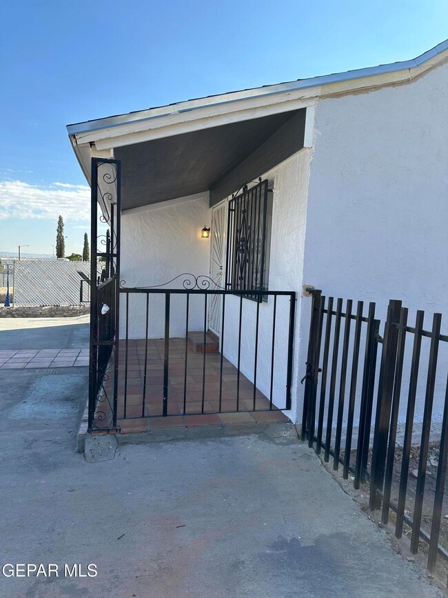 3704 Taylor Ave, El Paso, TX 79930 - photo 6