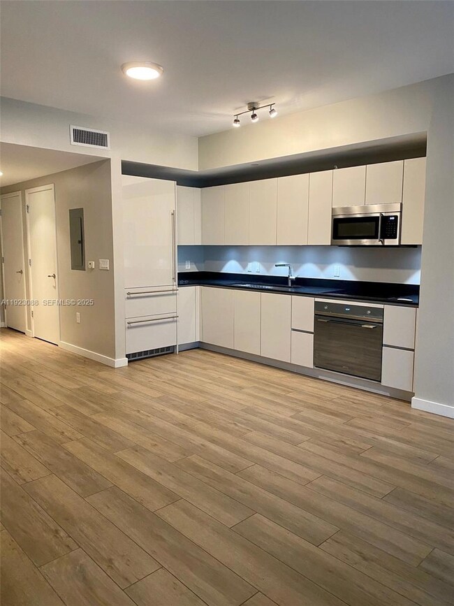 1010 Brickell Ave unit 1508, Miami, FL 33131 - photo 2