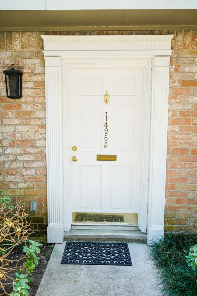 14265 Lost Meadow Ln, Houston, TX 77079 - photo 2