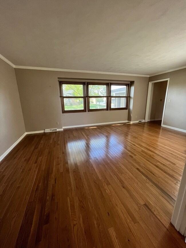 4740 Woodcrest Dr, Columbus, IN 47203 - photo 3