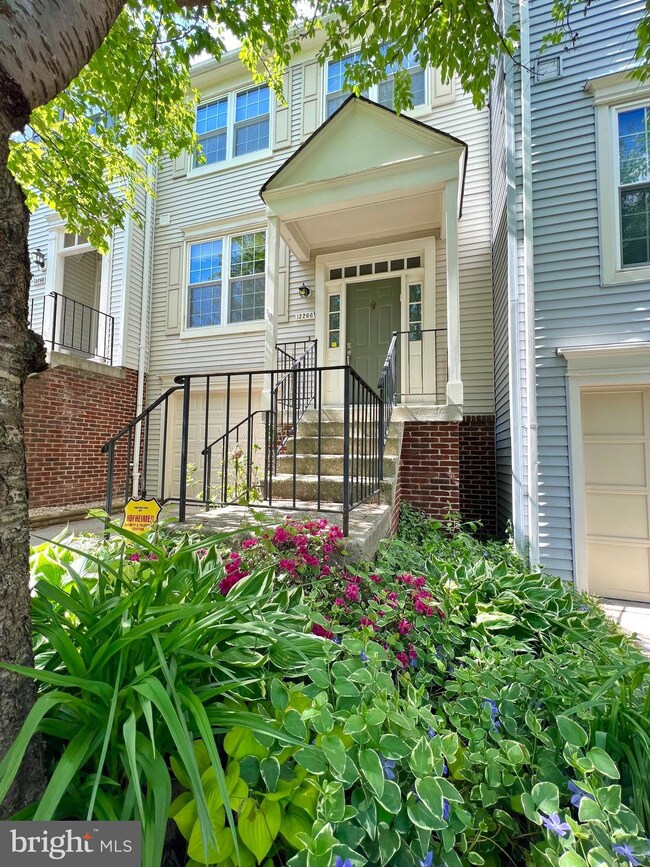 12266 Wye Oak Commons Cir unit 117, Burke, VA 22015 - photo 2