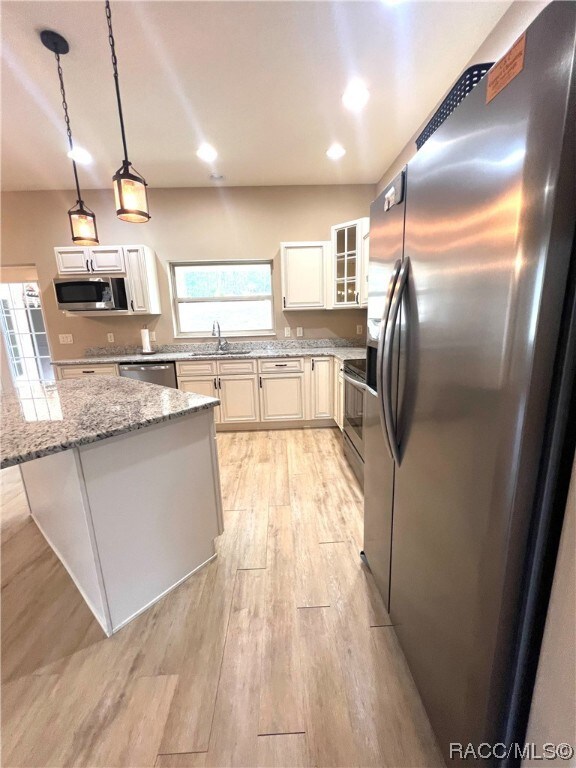 Full Appliances in Kitchen