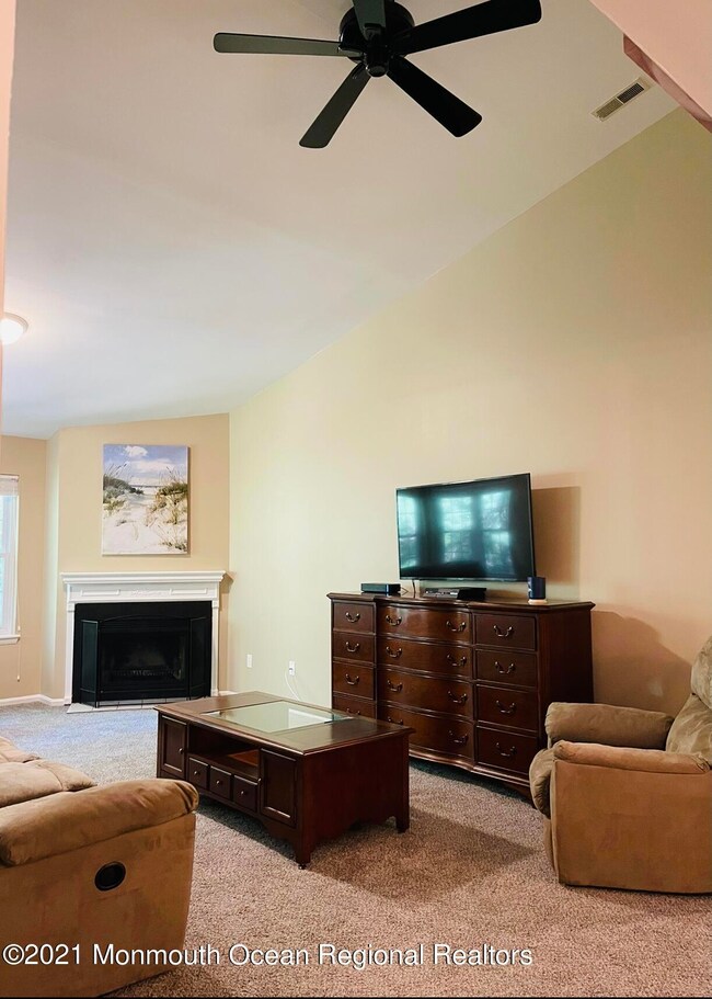 15 Pheasant Meadow Family Room 2