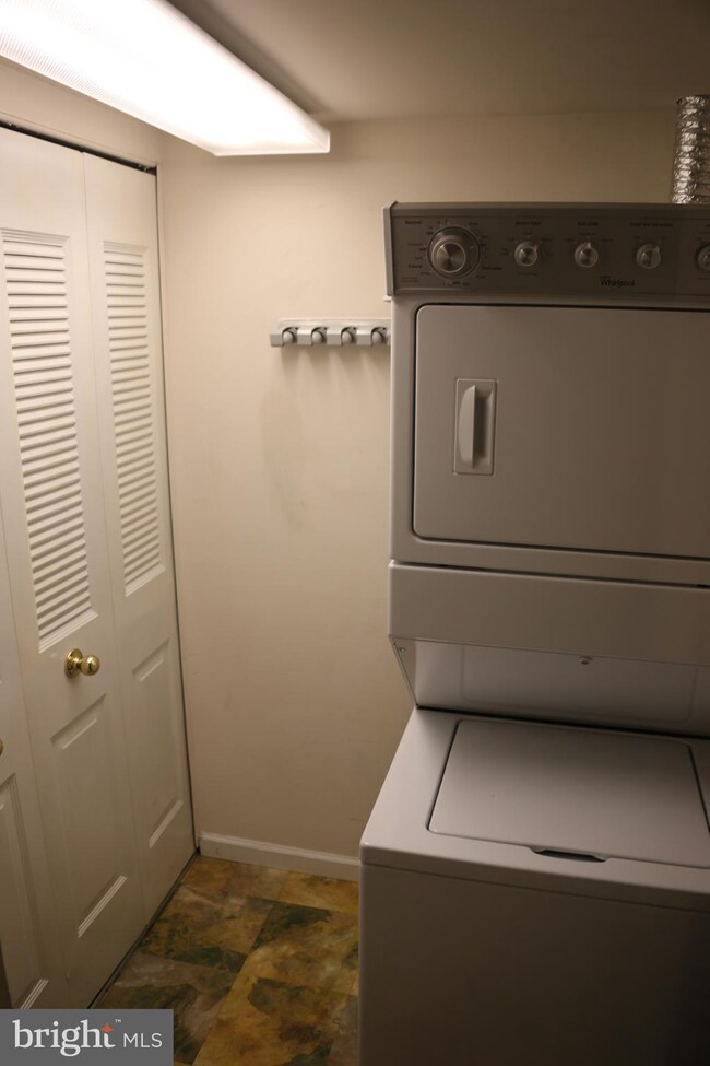 11323 Commonwealth Dr unit 2, Rockville, MD 20852 - photo 7