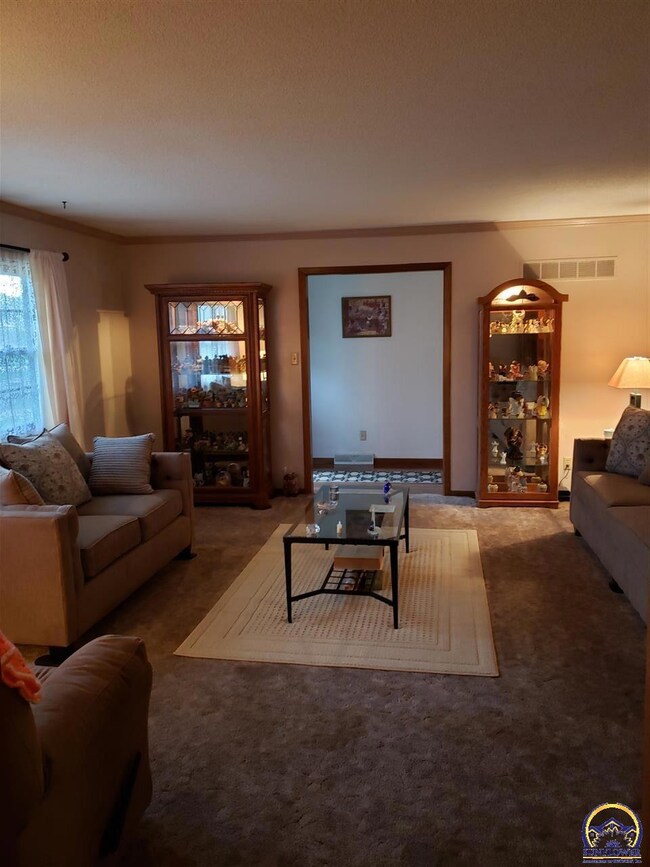 3419 SW James St, Topeka, KS 66614 - photo 3