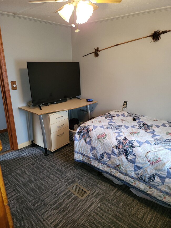 175 Leavitt Rd unit 9, Pittsfield, NH 03263 - photo 2