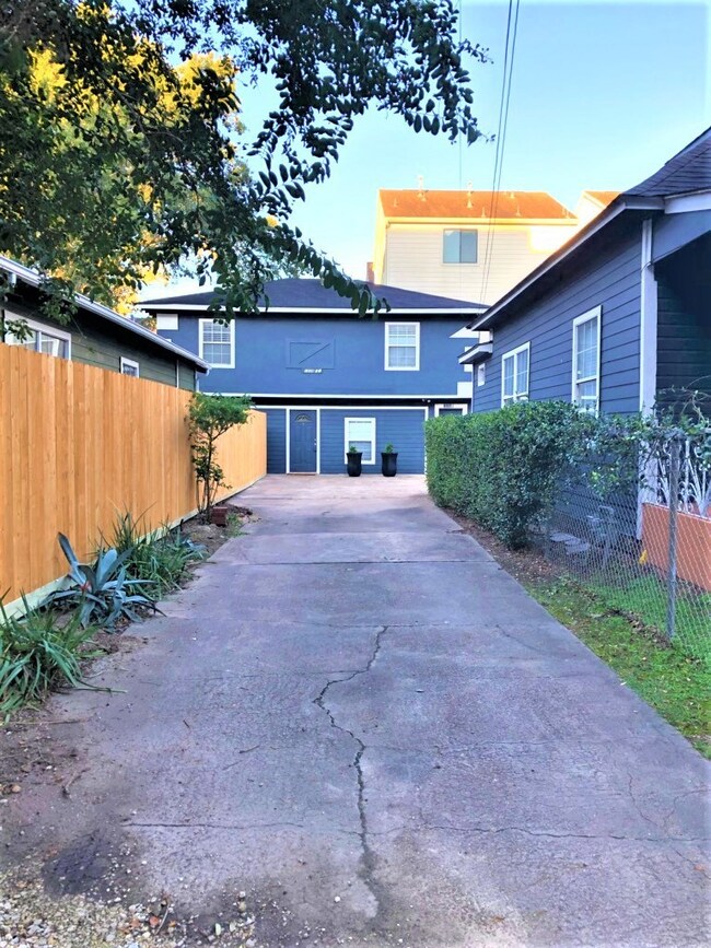 1509 1/2 Bonner St unit B, Houston, TX 77007 - photo 2