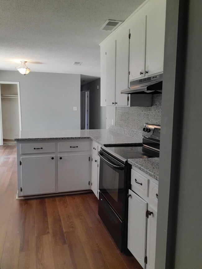 207 Forrest Pkwy, Crestview, FL 32539 - photo 4