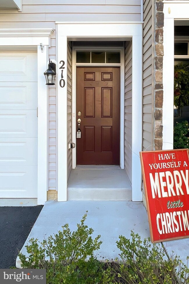 210 Apsley Terrace, Purcellville, VA 20132 - photo 5