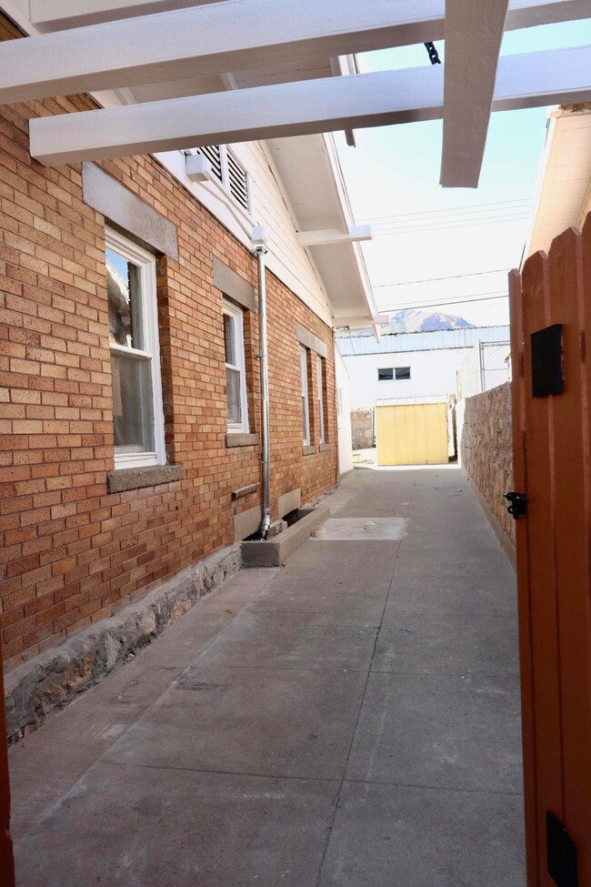 2823 Pershing Dr, El Paso, TX 79903 - photo 4