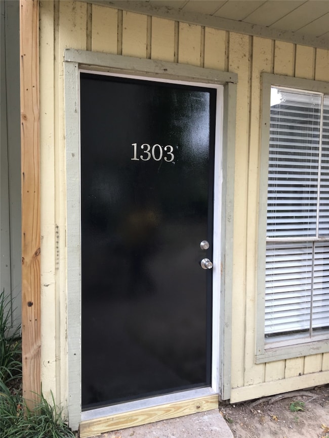 5625 Antoine Dr unit 1303, Houston, TX 77091 - photo 2