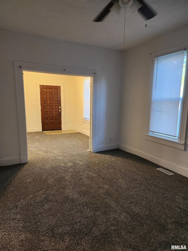 1703 W 7th St, Davenport, IA 52802 - photo 5