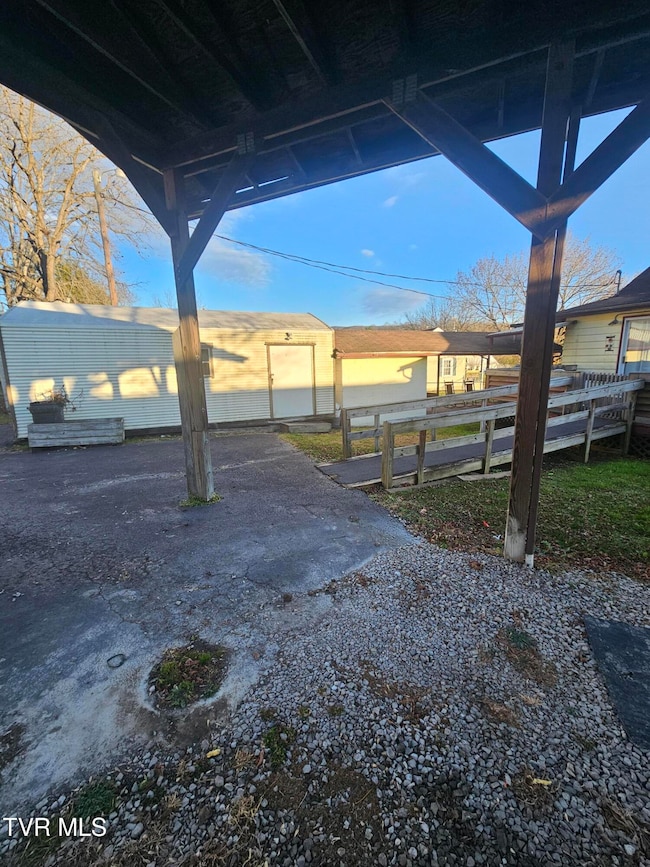 2015 4th Ave E, Big Stone Gap, VA 24219 - photo 4