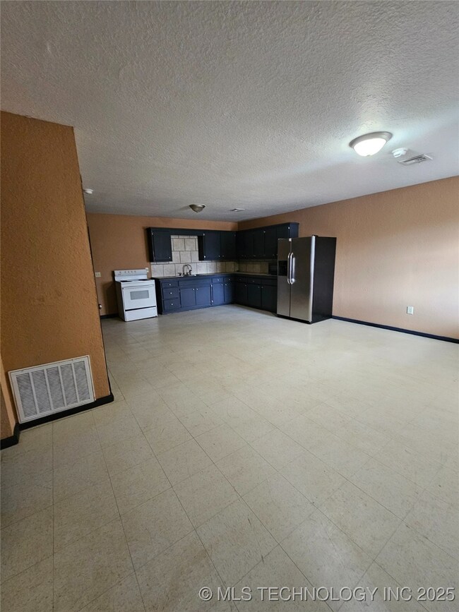 1416 W 2nd St, Sulphur, OK 73086 - photo 4