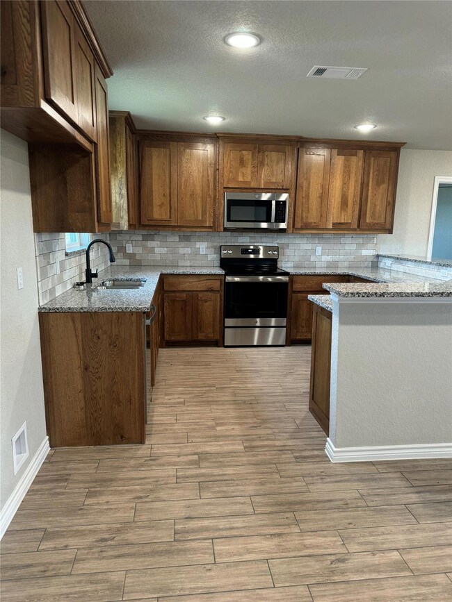 675 Elm Tree Ct, Poolville, TX 76487 - photo 3