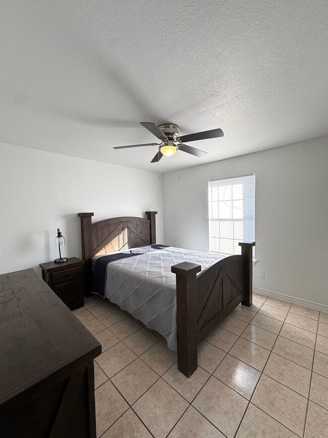 2255 N Veterans Blvd unit 11, Eagle Pass, TX 78852 - photo 4