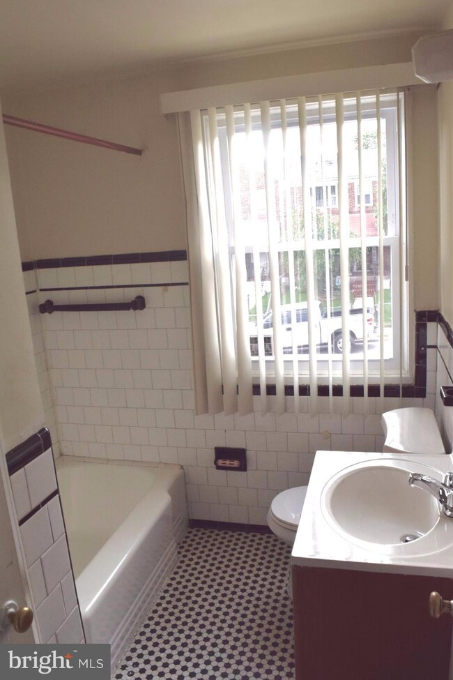 1105 Lyndhurst St, Baltimore, MD 21229 - photo 6