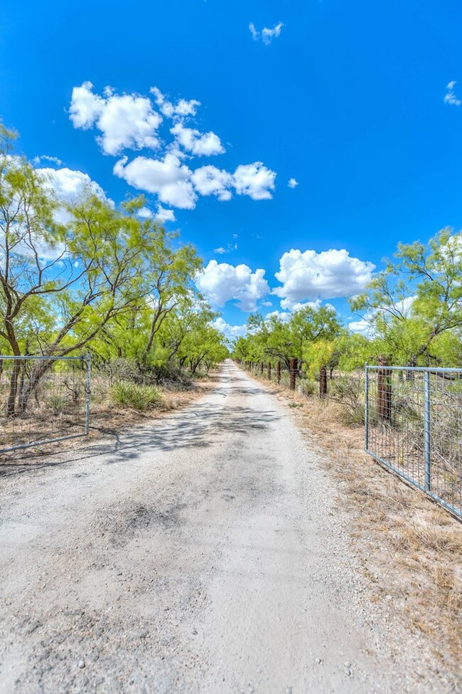 12934 Spring Creek Ln, San Angelo, TX 76904 - photo 2