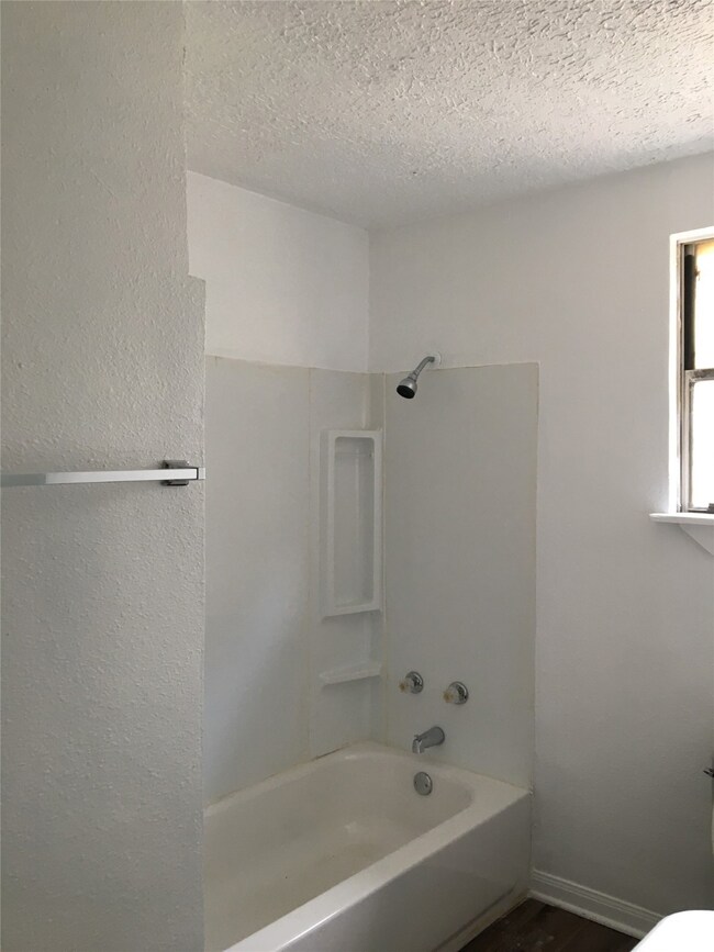 7203 Edmont Ln unit A, Houston, TX 77088 - photo 6