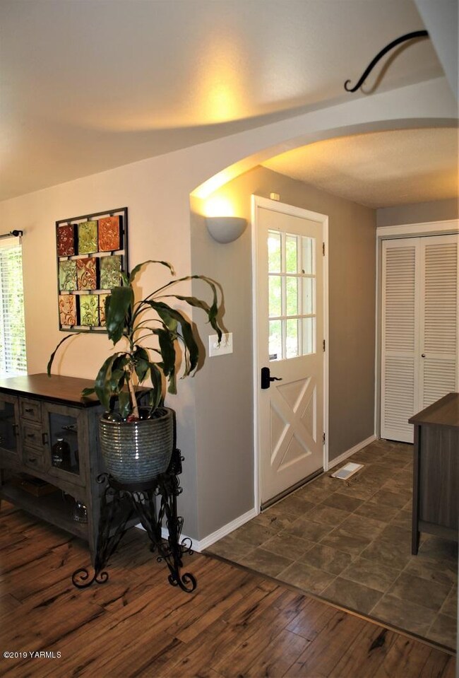 3 Inviting Entry