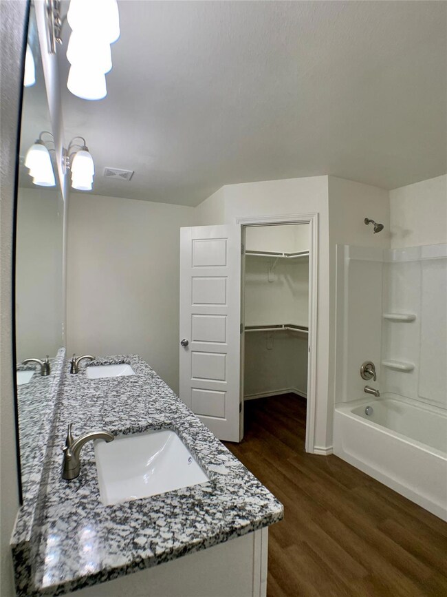 813 Pease River Dr, Granbury, TX 76048 - photo 6