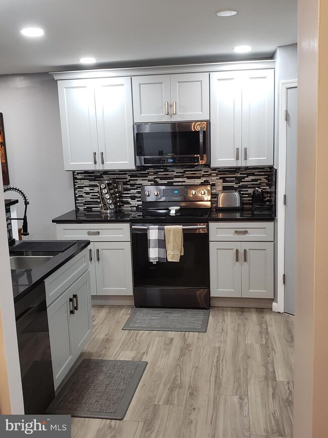 11387 Laurelwalk Dr, Laurel, MD 20708 - photo 4