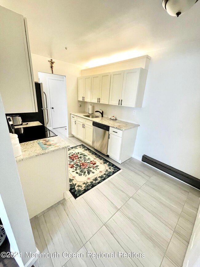 41 Meadow Green Cir unit H, Manalapan, NJ 07726 - photo 6