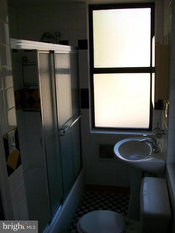 547 Saint Joseph St, Lancaster, PA 17603 - photo 5