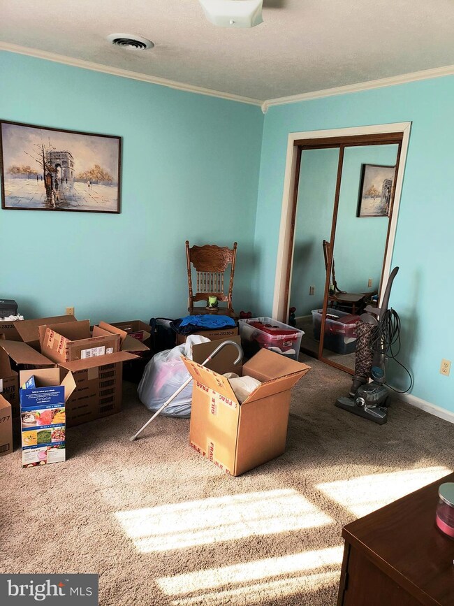 212 Chenoweth Dr, Bunker Hill, WV 25413 - photo 2